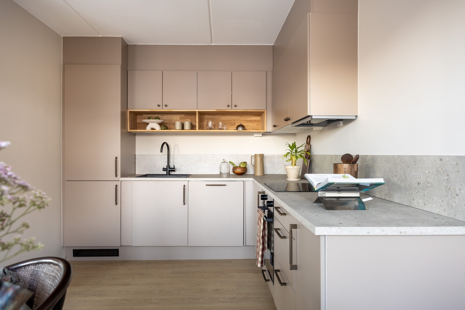 Stilrent og nytt kjøkken med integrerte hvitevarer - ferdigstilt i 2026. Galleribilde