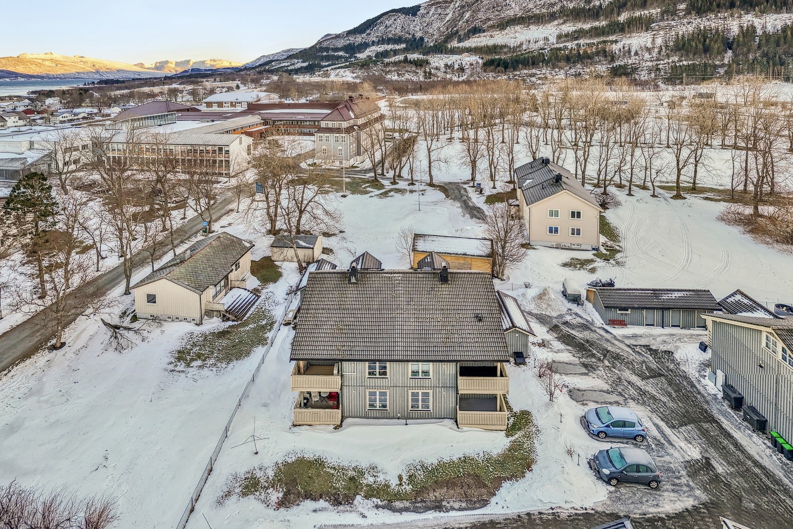 Leiligheten disponerer en oppmerket parkeringsplass Galleribilde