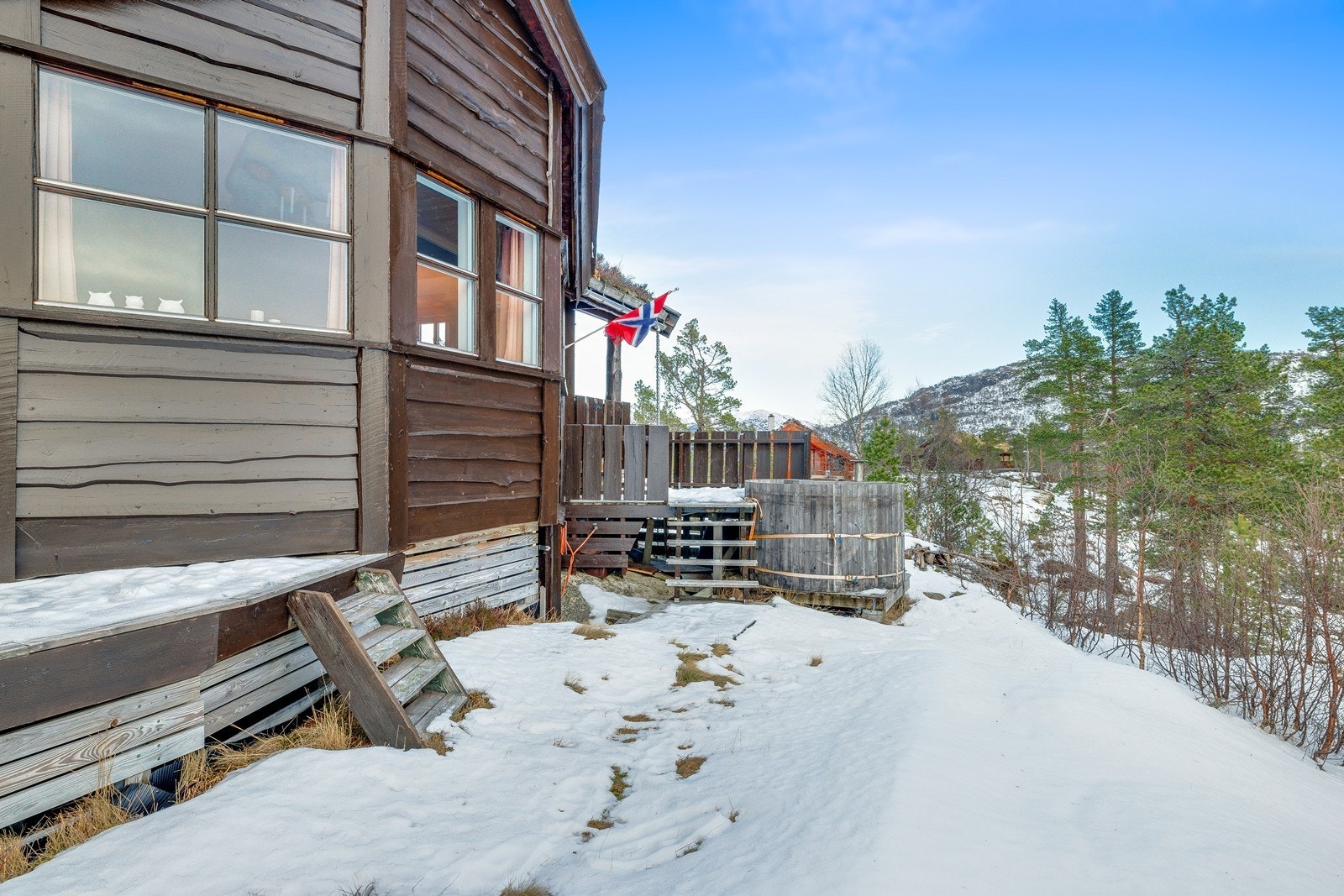 Ved terrassen er det en badestamp, perfekt etter lange dager i trekket eller på tur. Galleribilde