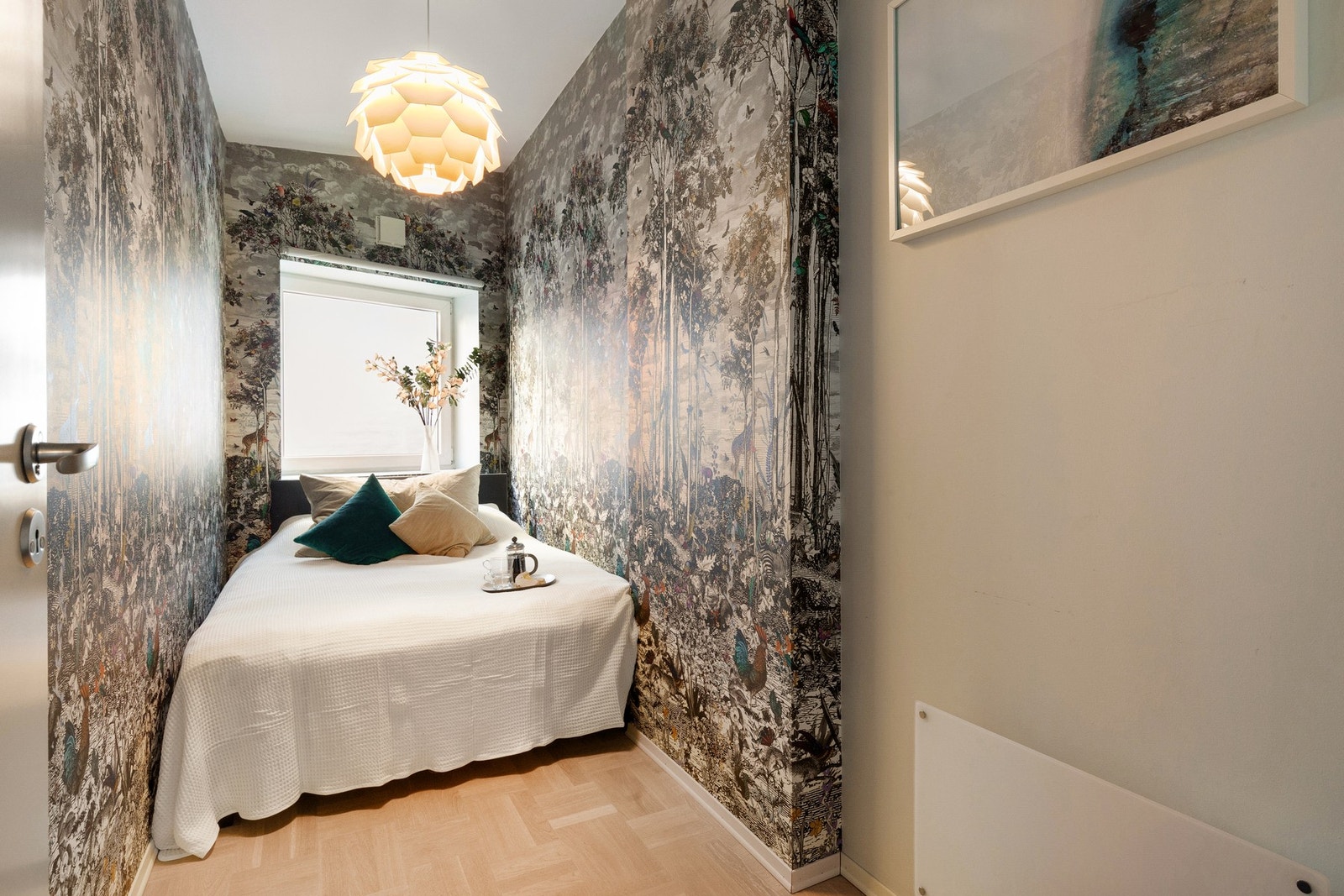 Det er god plass til seng og diverse. Galleribilde