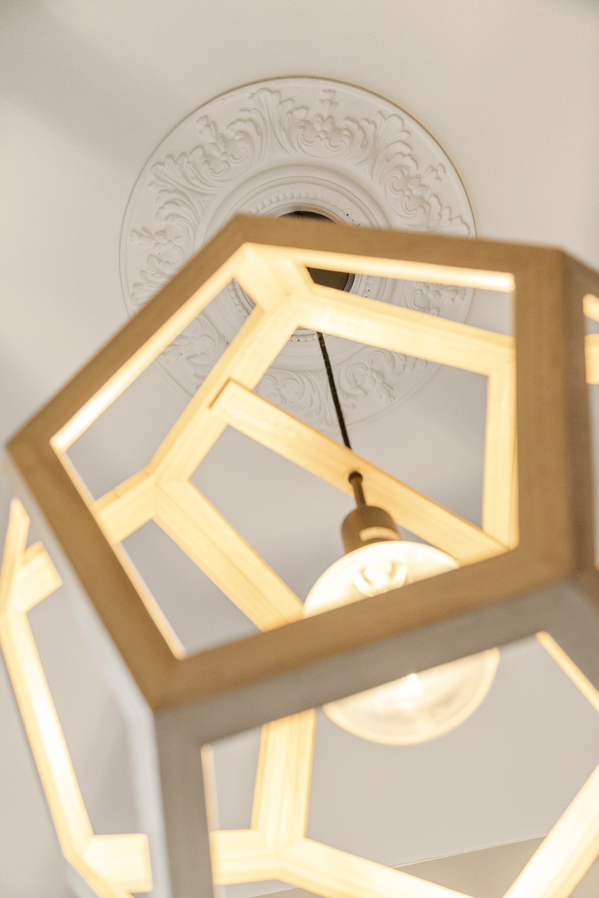 Detalj - dekorativ takrosett. Galleribilde