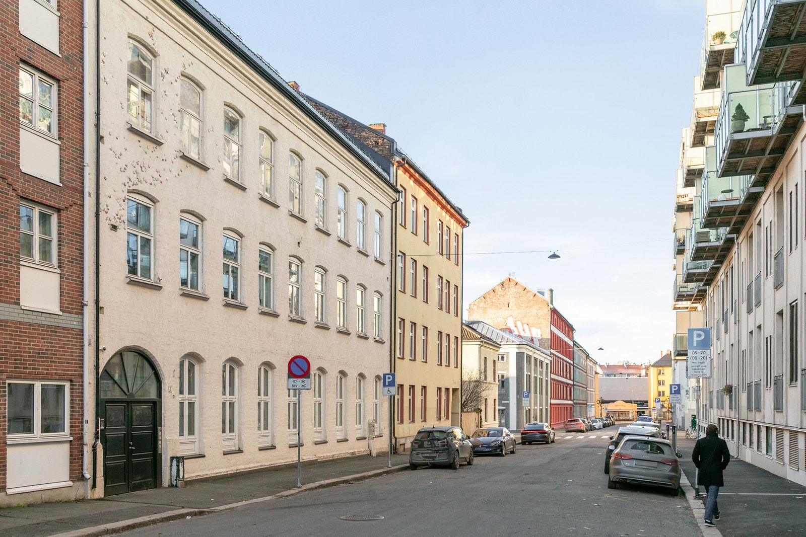 Boligen har en attraktiv beliggenhet med kort vei til kaféer, butikker, kollektivtransport og rekreasjonsområder. Galleribilde