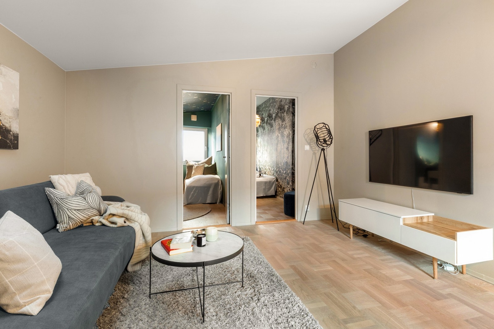 I 2. etasje finner du boligens soverom, samt et praktisk walk-in-closet. Galleribilde