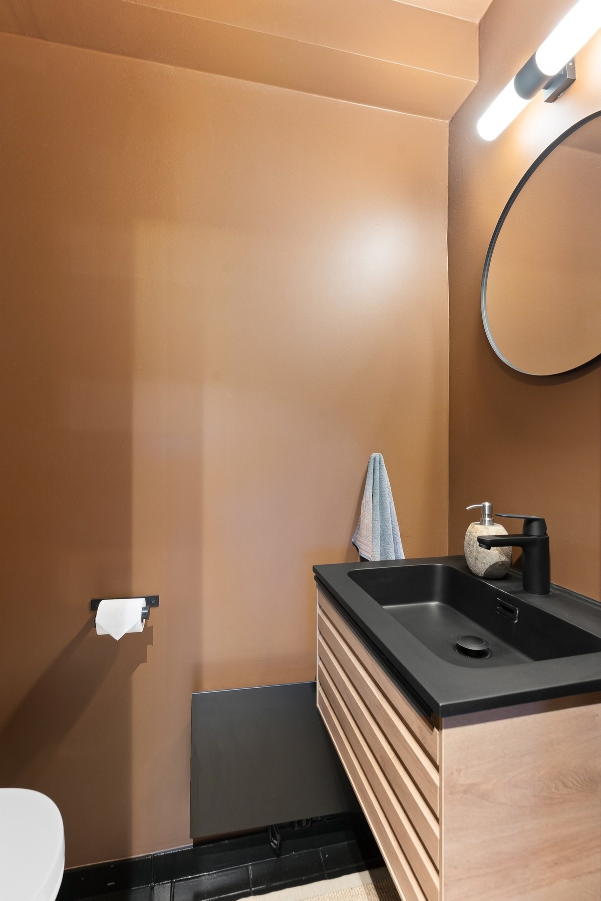 Boligen har to separate WC, her ble møblement skiftet i 22/23. Galleribilde