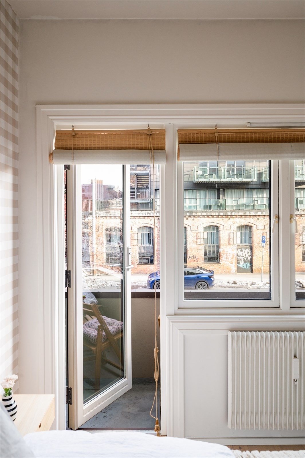 Fra soverommet er det direkte utgang til balkongen, som gir ekstra lysinnslipp. Galleribilde