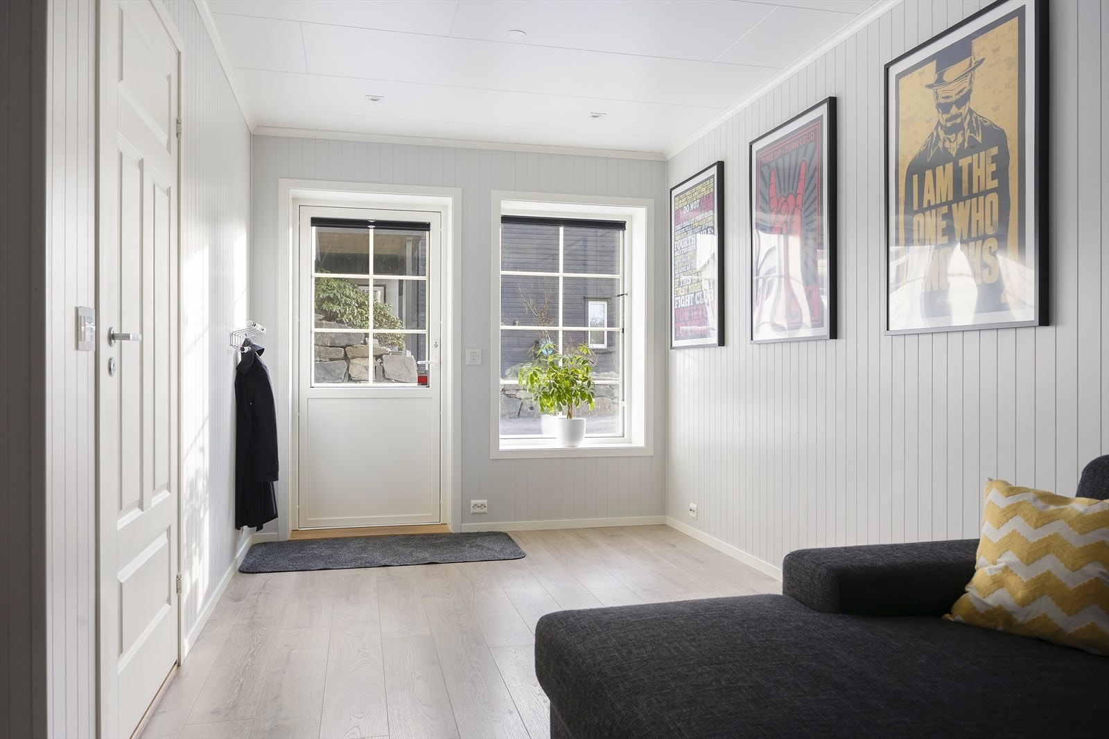 Inngang til stuen i underetasjen Galleribilde