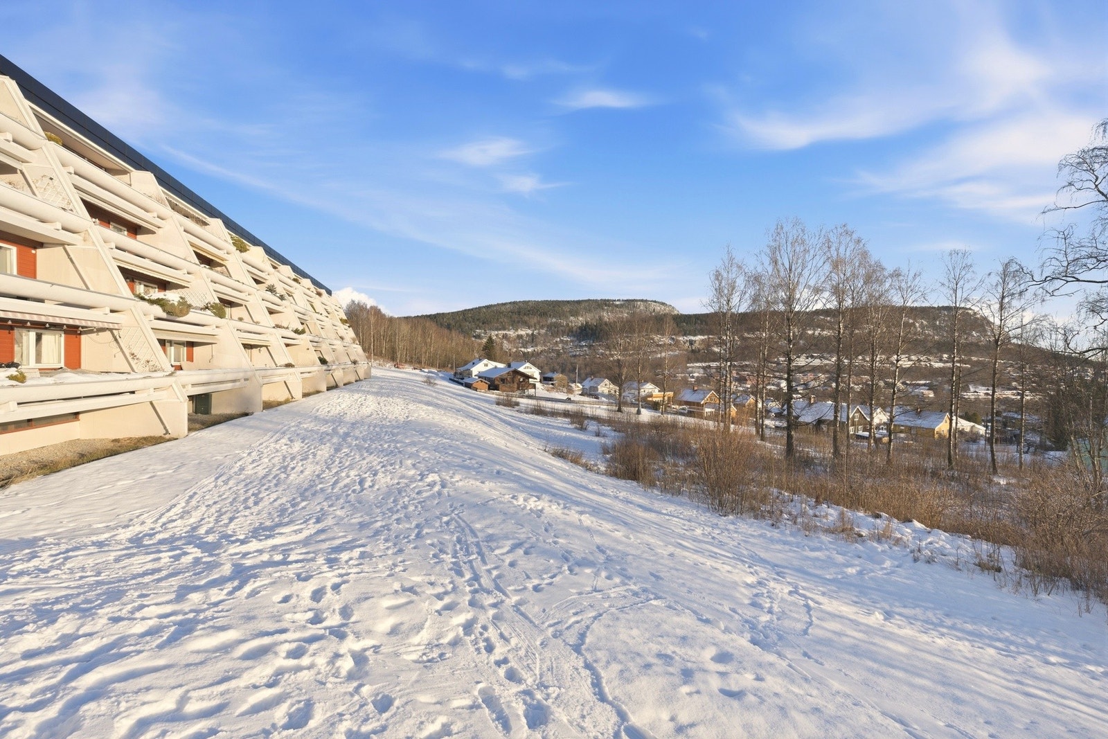 Fra leiligheten er det enkel adkomst til "alt" du trenger i en ellers travel hverdag Galleribilde