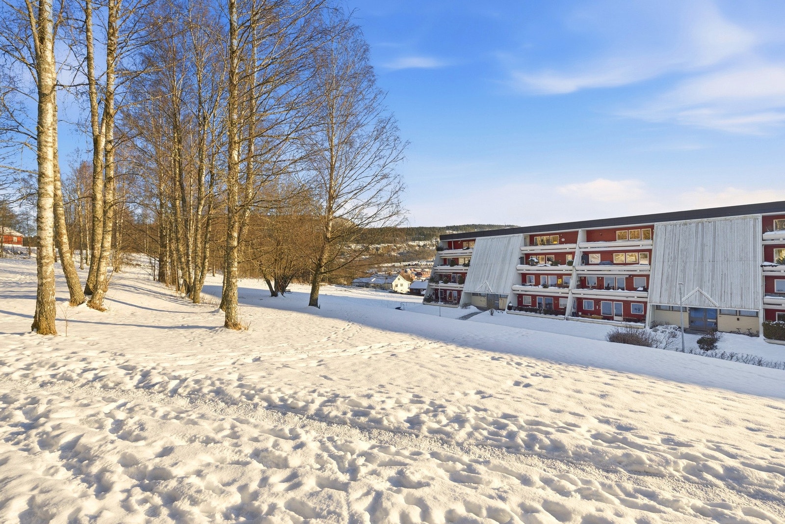 Leiligheten ligger fint til i et fredlig boområde med solrike uteområdet og gode naboer Galleribilde