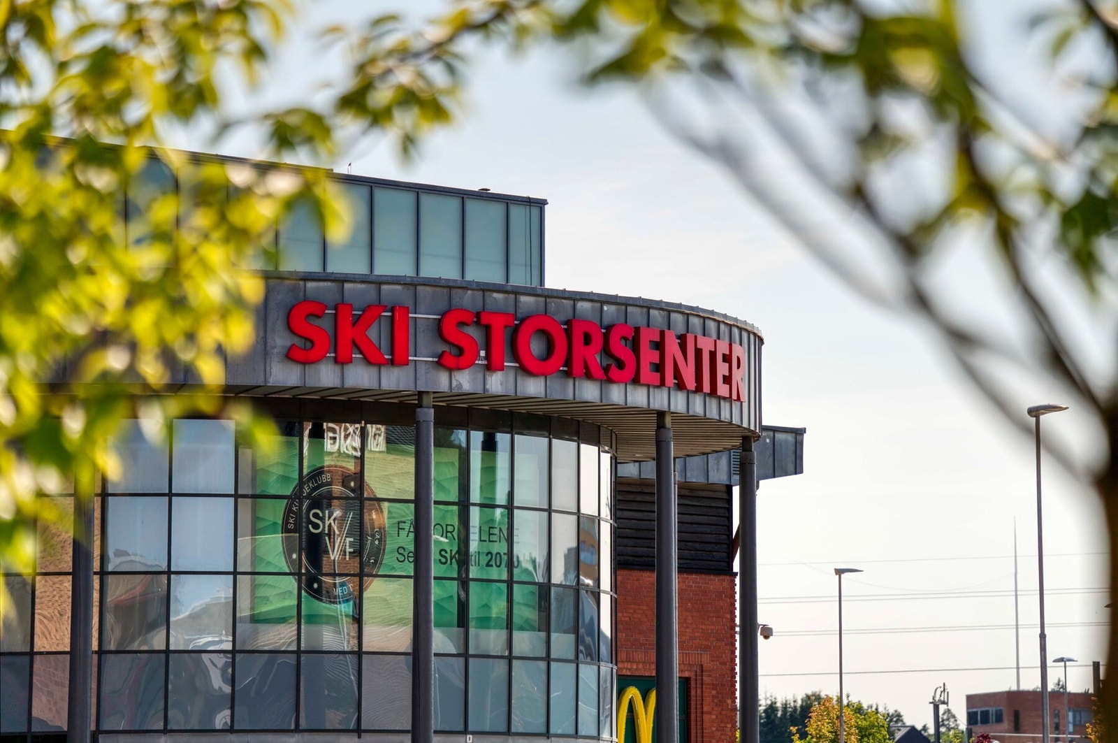 Ski Storsenter byr på hele 140 butikker og spisesteder, kino, bowling, bibliotek, helsesenter og hotell. Galleribilde