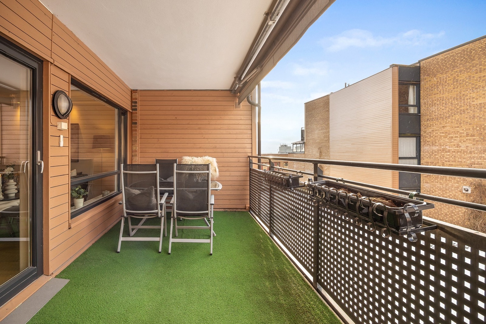 Solrik og vestvendt balkong - God plass til utemøblement Galleribilde