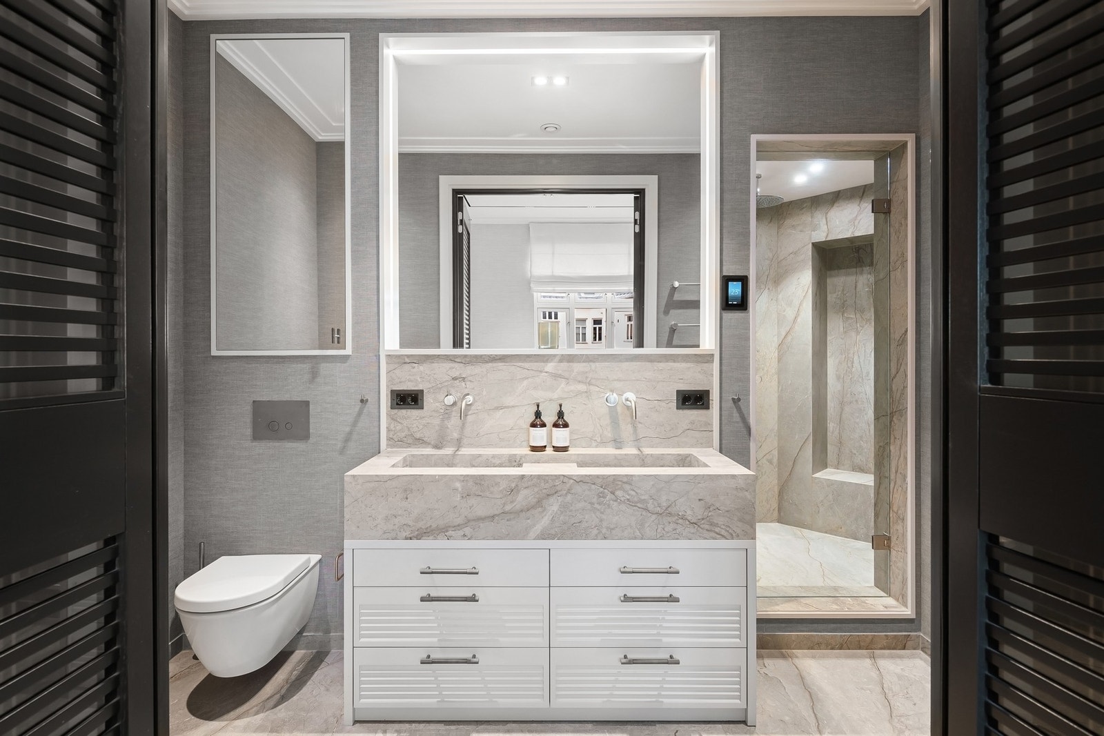 Fra garderoben er det adkomst til masterbadet. Galleribilde