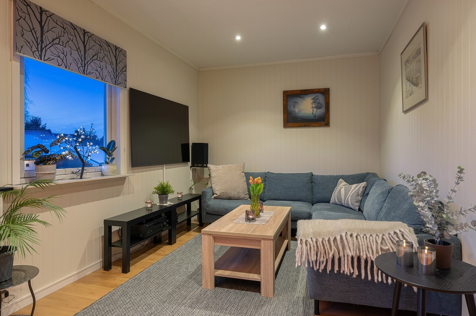 I stuen er det plass til flere sosiale soner Galleribilde