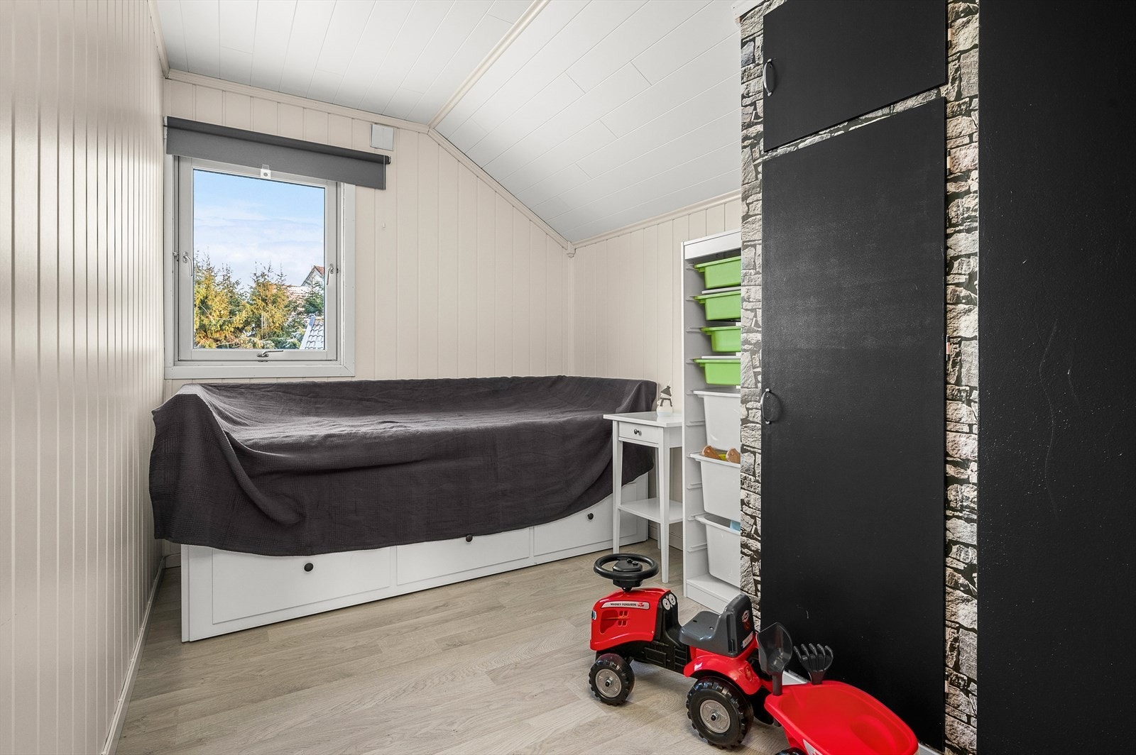 Boligen fremstår i dag med 3 stk. soverom, men kan etableres flere ved beholv Galleribilde