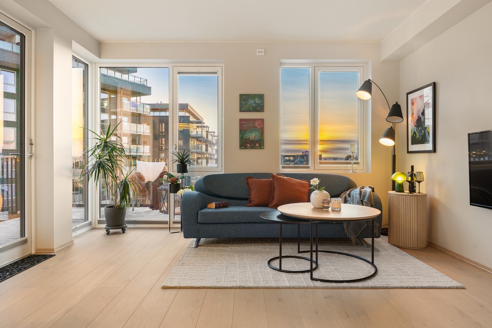 Oppgradert enstavs parkett i alle oppholdsrom. Galleribilde