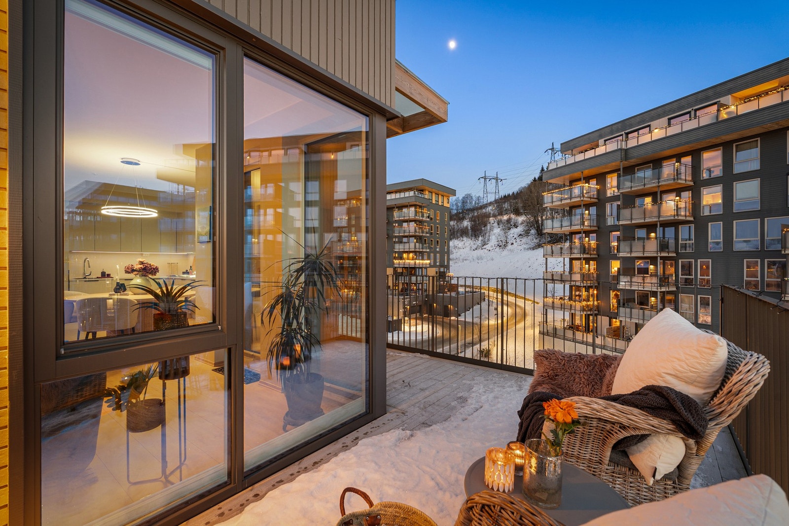 Sol fra tidlig morgen til sen kveld på sommerstid. Galleribilde