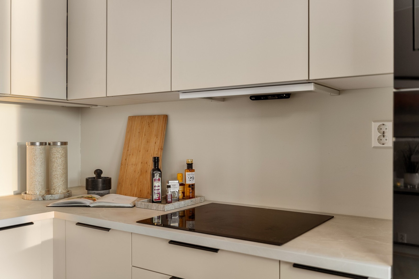 Kjøkkenfrontene er oppgradert utover standard, for å sørge for et praktisk men eksklusivt uttrykk. Galleribilde