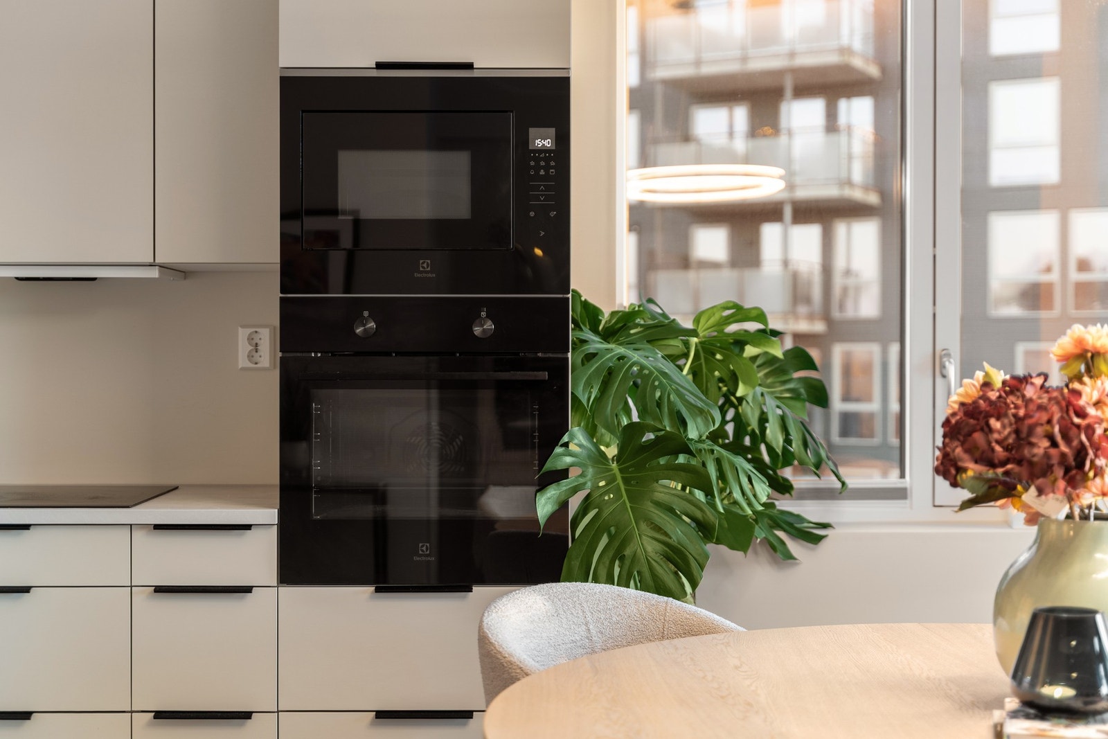 Både integrert mikro samt komfyr. Galleribilde