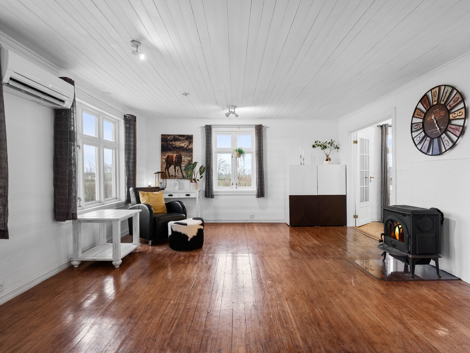 Rommet passer perfekt for både avslapping og sosiale stunder. Galleribilde