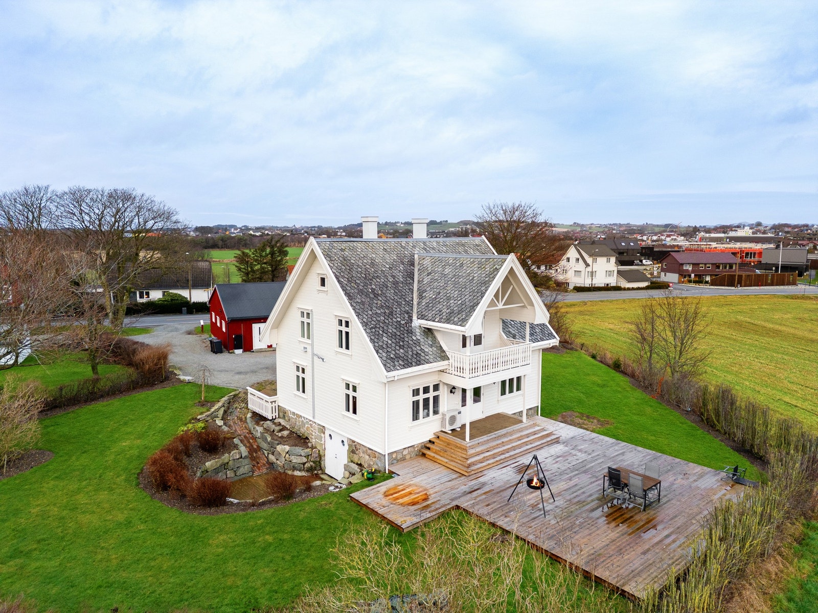 Bygget ny terasse sommeren 2025. Galleribilde