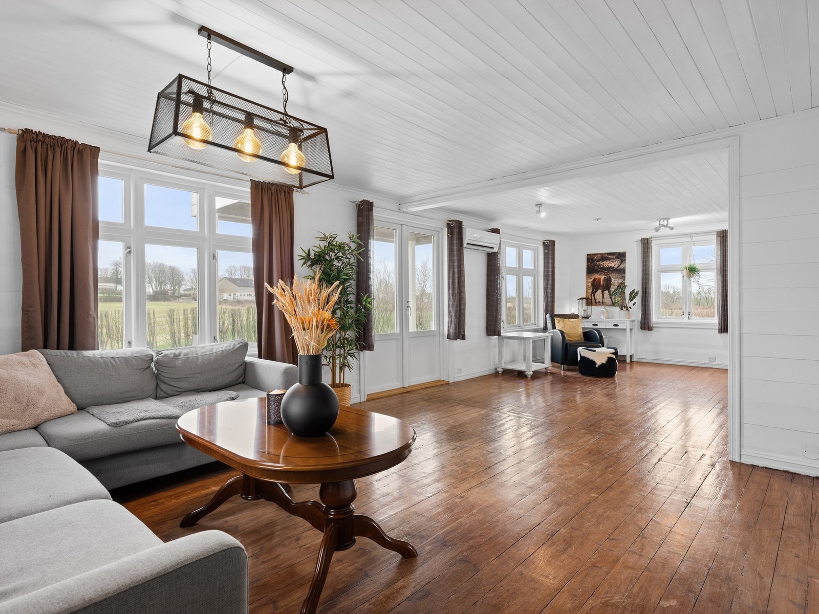 Eiendommen ligger flott til i landlige omgivelser, samt kort avstand til Bryne sentrum. Galleribilde