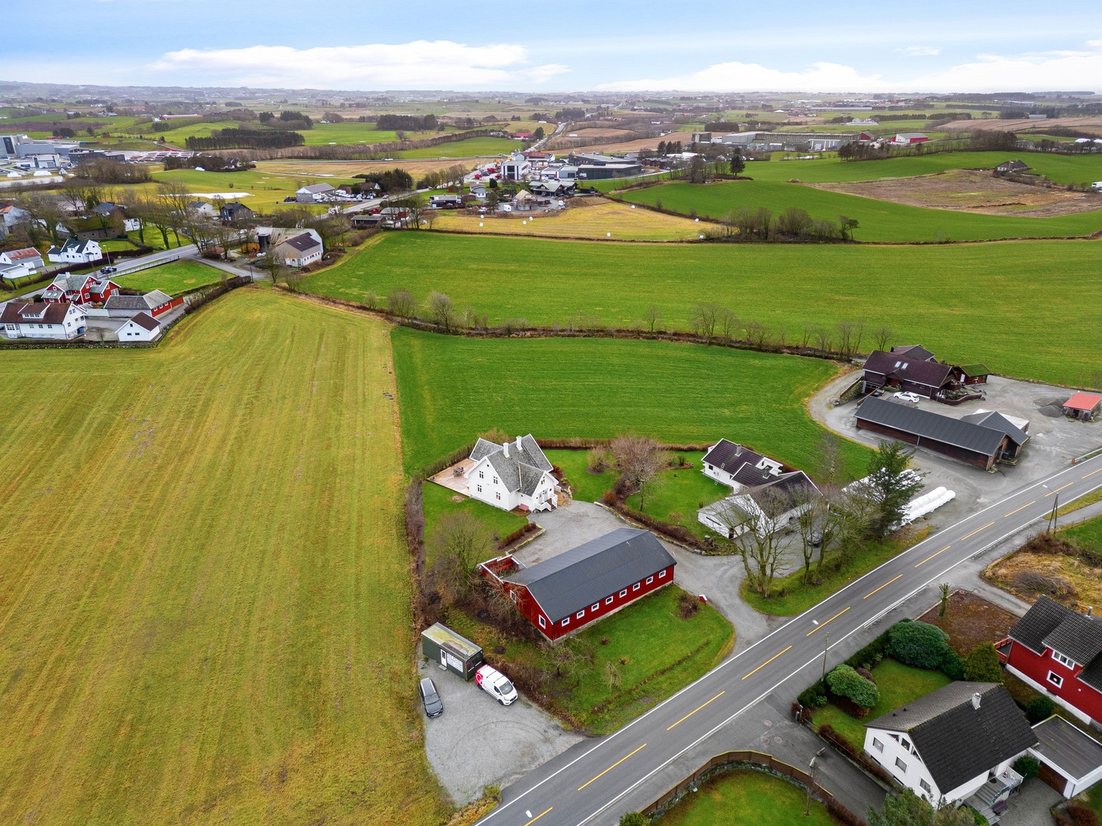 Bryne har også tennisklubb, taekwon-do klubb, karateklubb, svømmeklubb og håndballag. Galleribilde