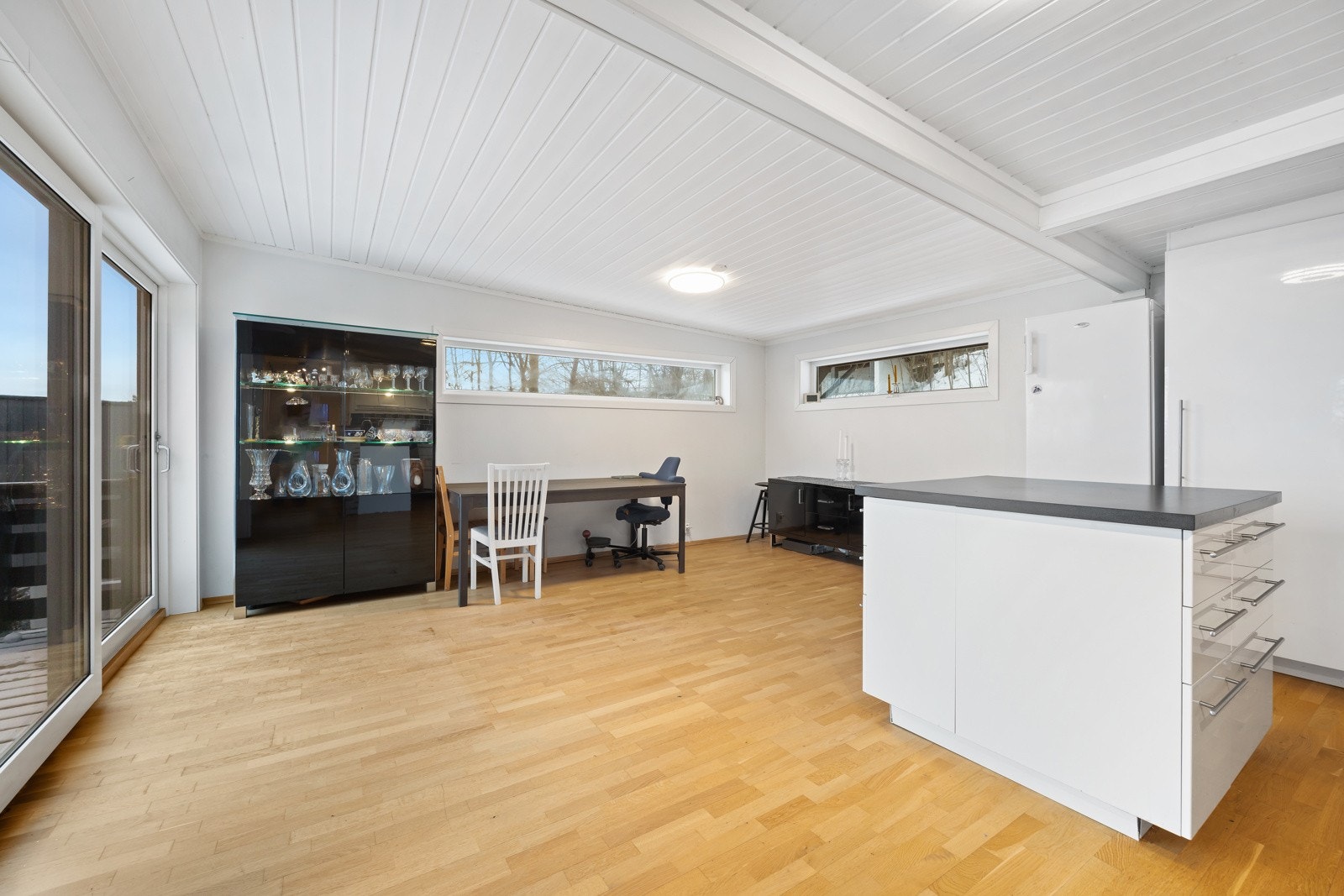 Spisestue tilknyttet kjøkkenet Galleribilde