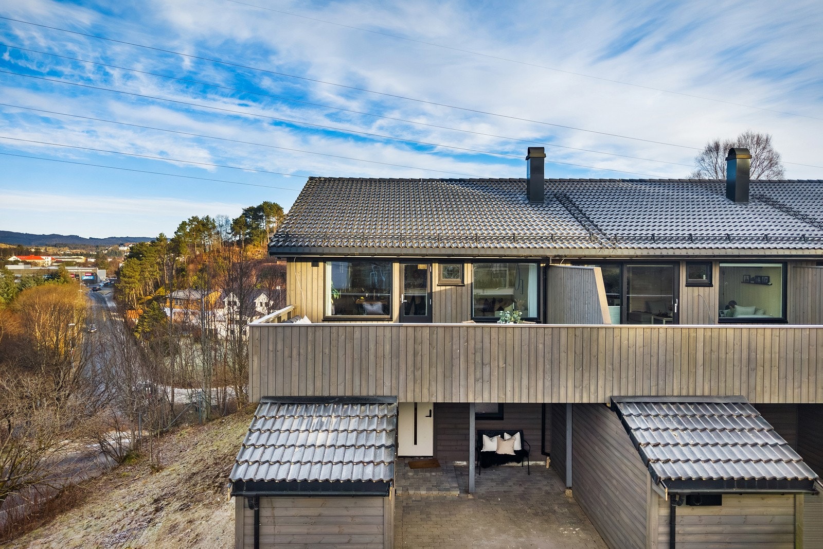 - Dette er en innholdsrik og praktisk bolig med god plass til hele familien, fine uteområder og en attraktiv beliggenhet i et populært nabolag - Galleribilde