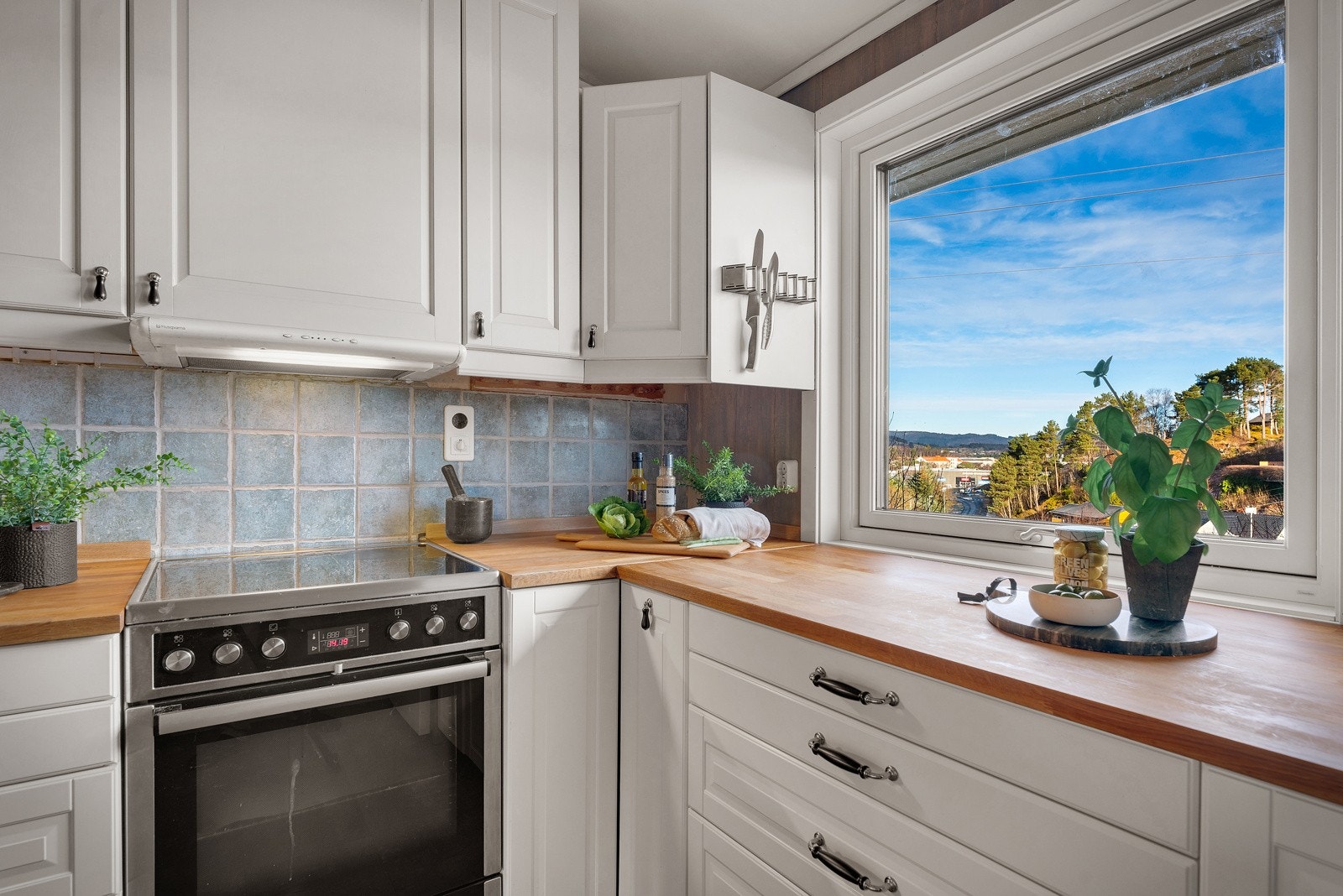 - Det er frittstående hvitevarer og oppvaskmaskin - Galleribilde