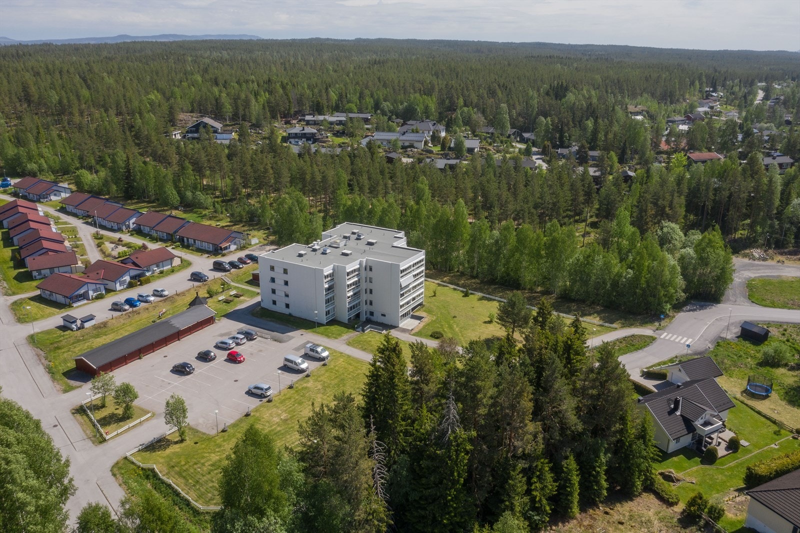 Leiligheten har meget sentral beliggenhet, kun en liten km fra sentrum. Galleribilde
