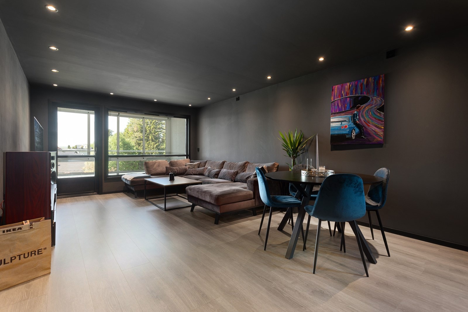 Plass til spisebord i stuen. Galleribilde