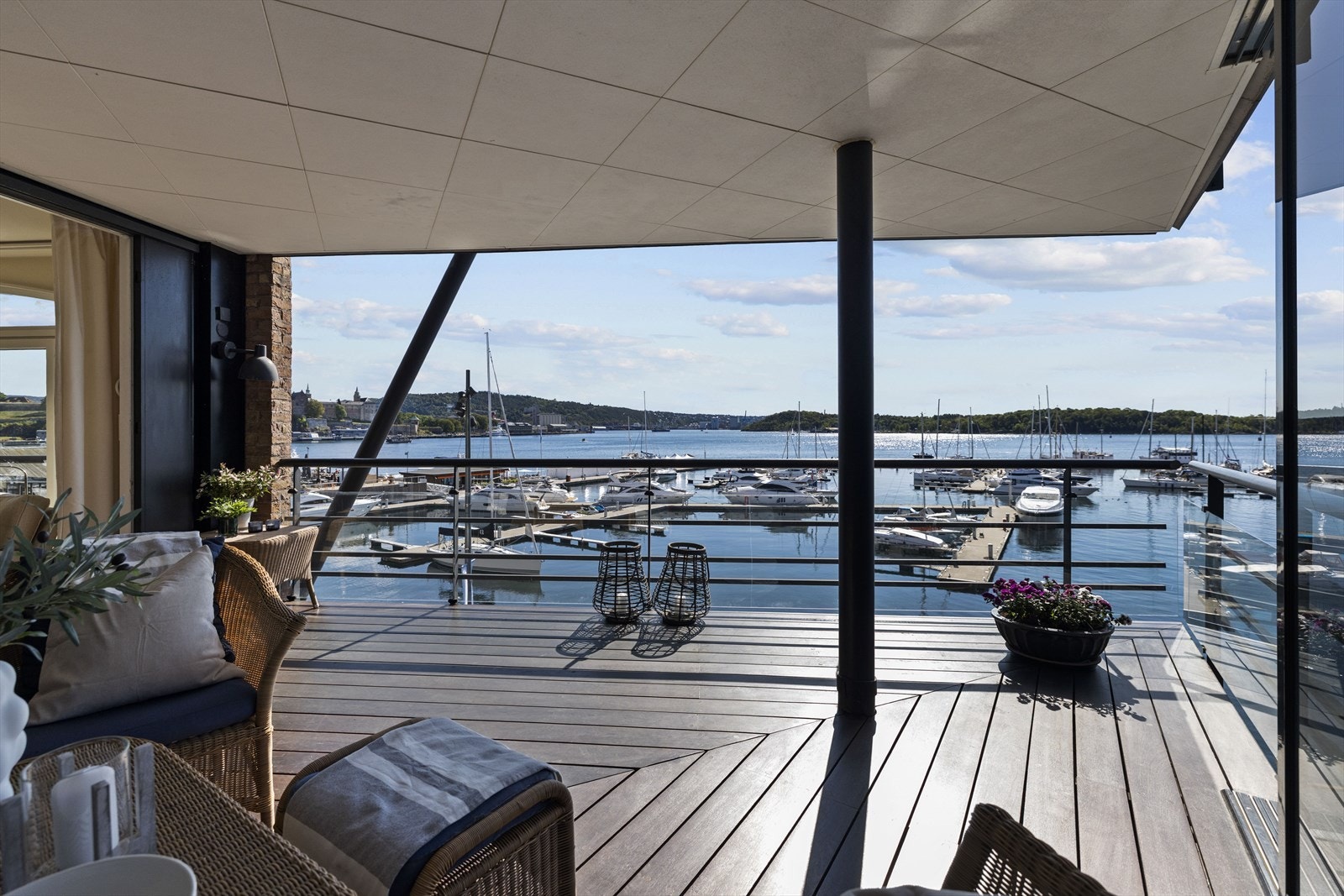 På den store balkongen sitter du tilbaketrukket og skjermet. Galleribilde