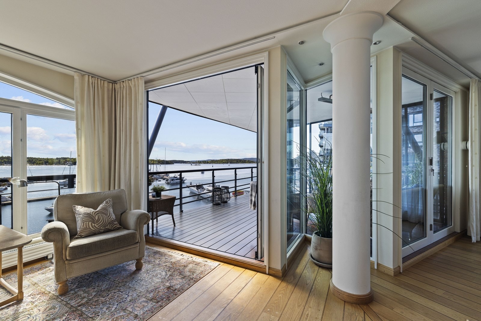 Fra stuen kan du følge med på innseilingen til Oslo. Galleribilde