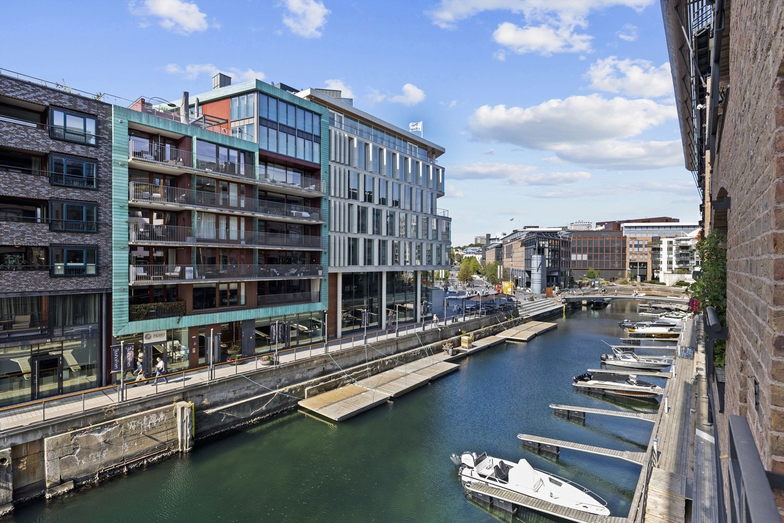 Utsikt fra soverommet inn kanalen. Galleribilde