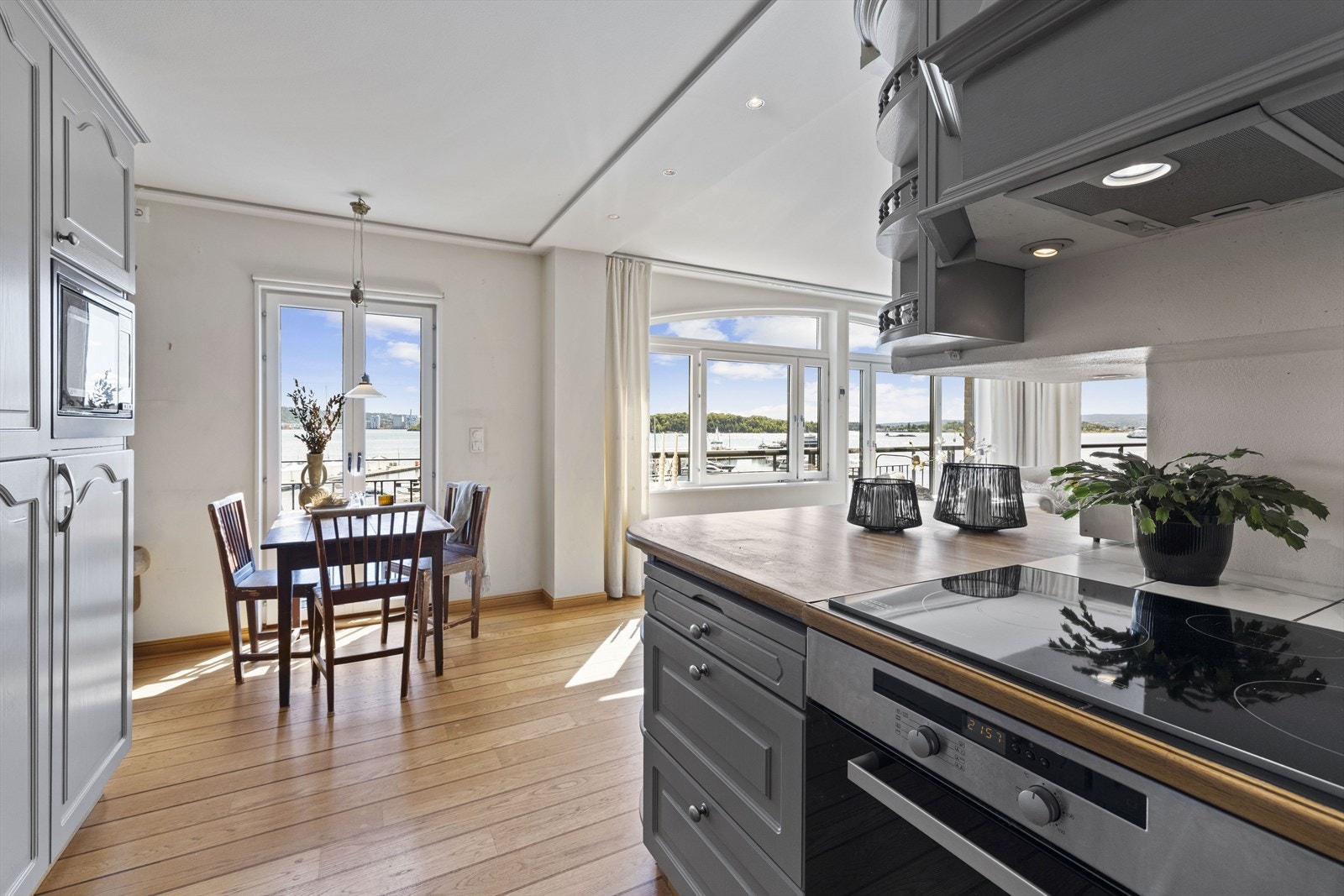 Utsikt fra kjøkkenet mot Hovedøya. Galleribilde