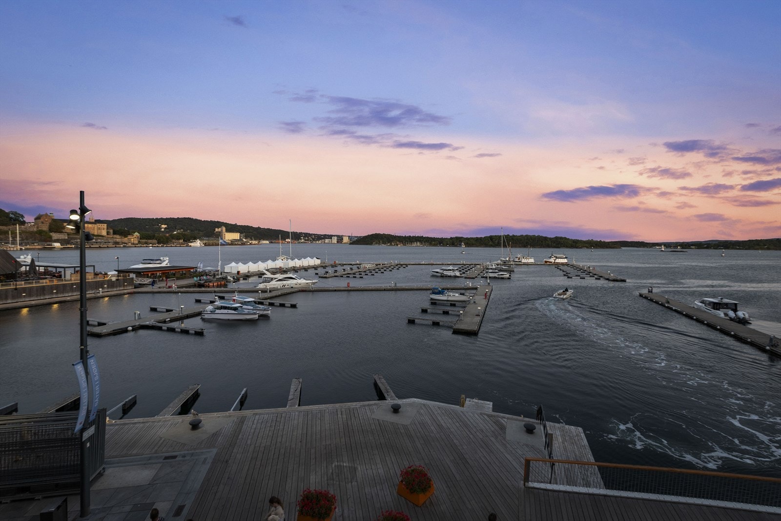 Utsikten strekker seg opp til Ekebergrestauranten. Galleribilde
