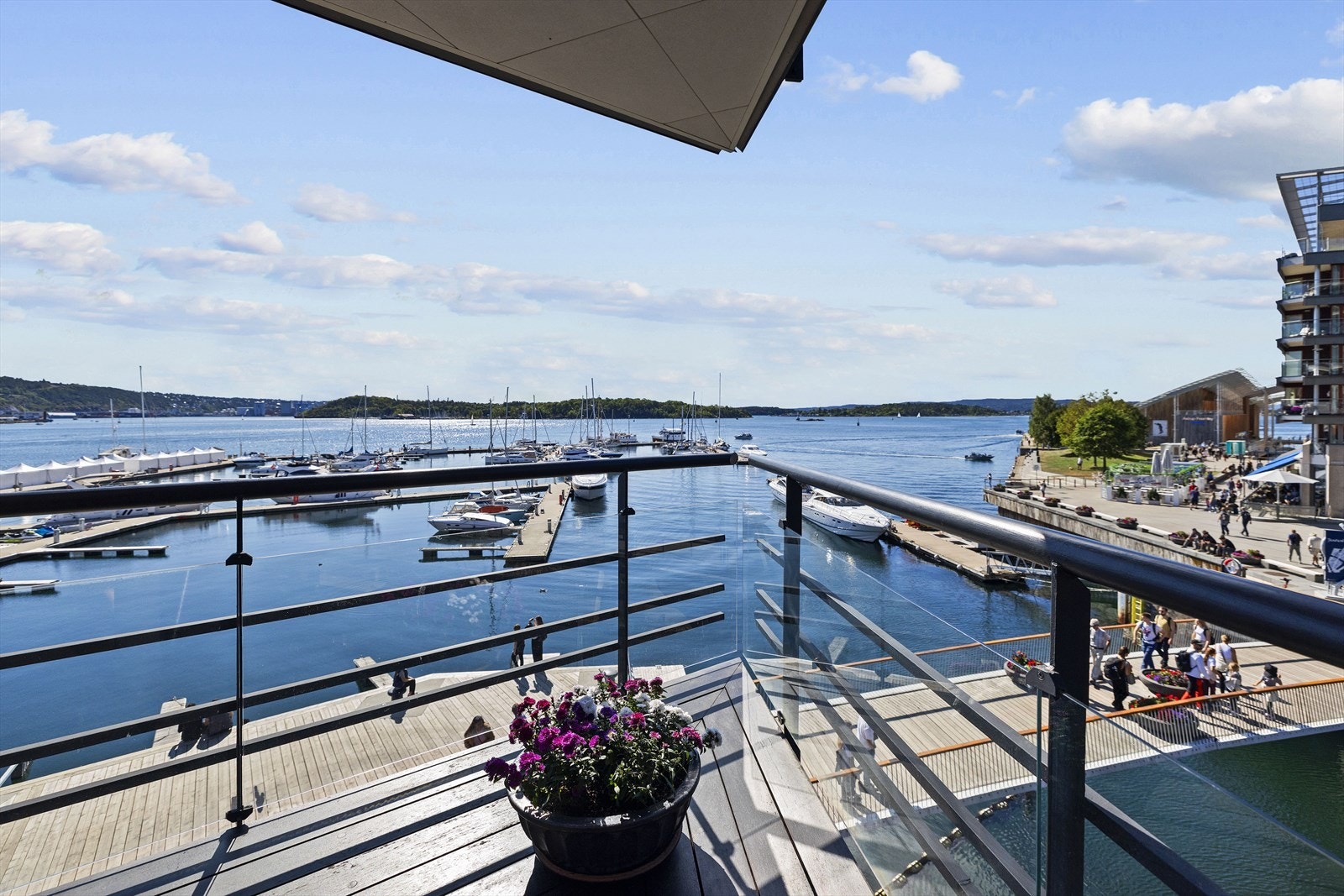 Utsikt fra tuppen av balkongen. Galleribilde