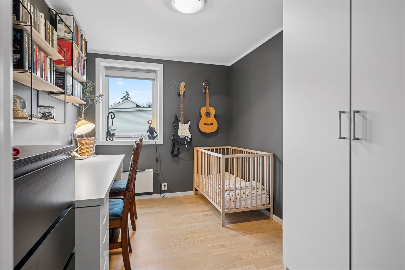 Soverom 2 egner seg godt som kontor eller hobbyrom. Galleribilde