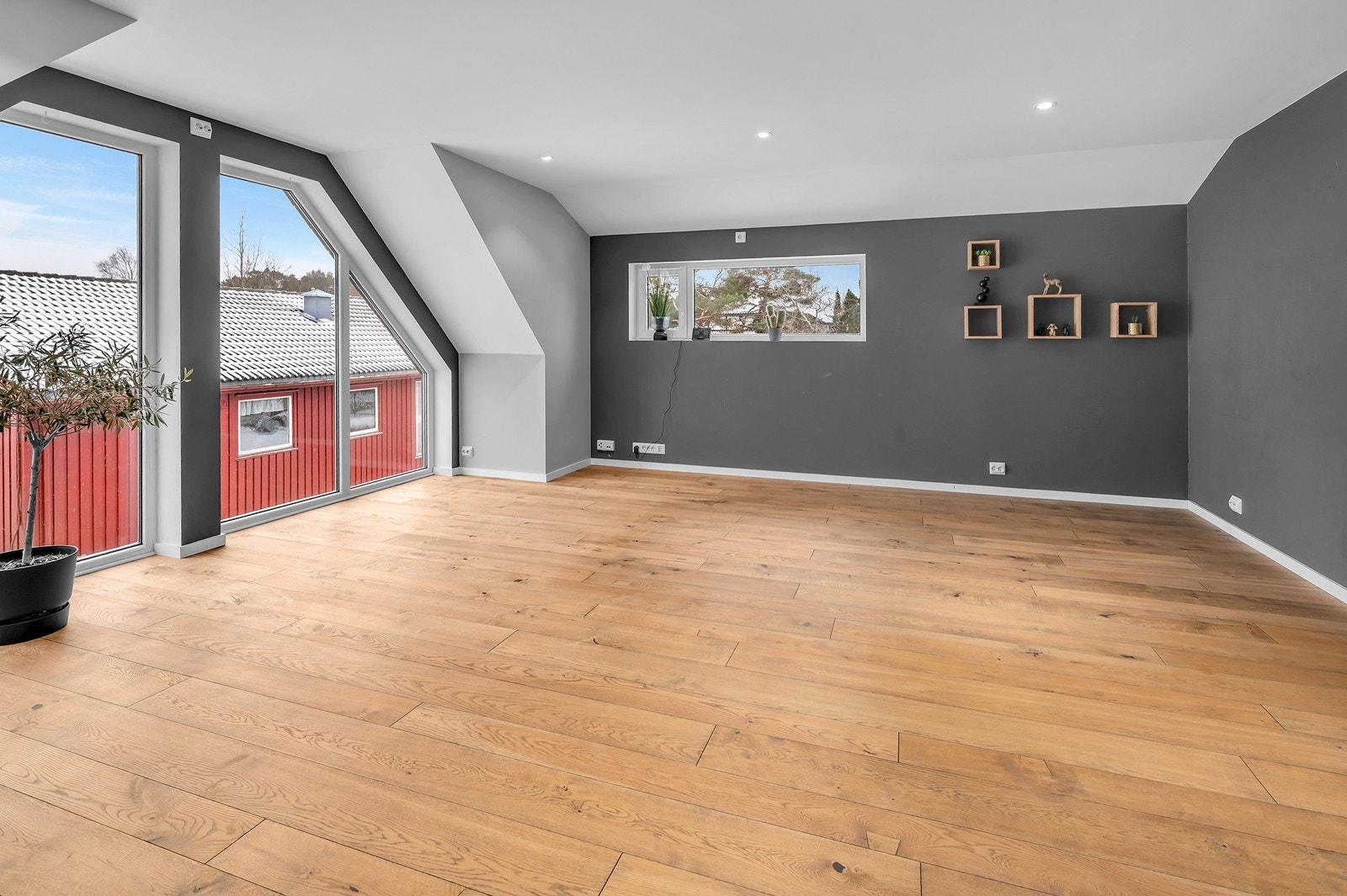 God plass sofa, bord, tv osv. Galleribilde