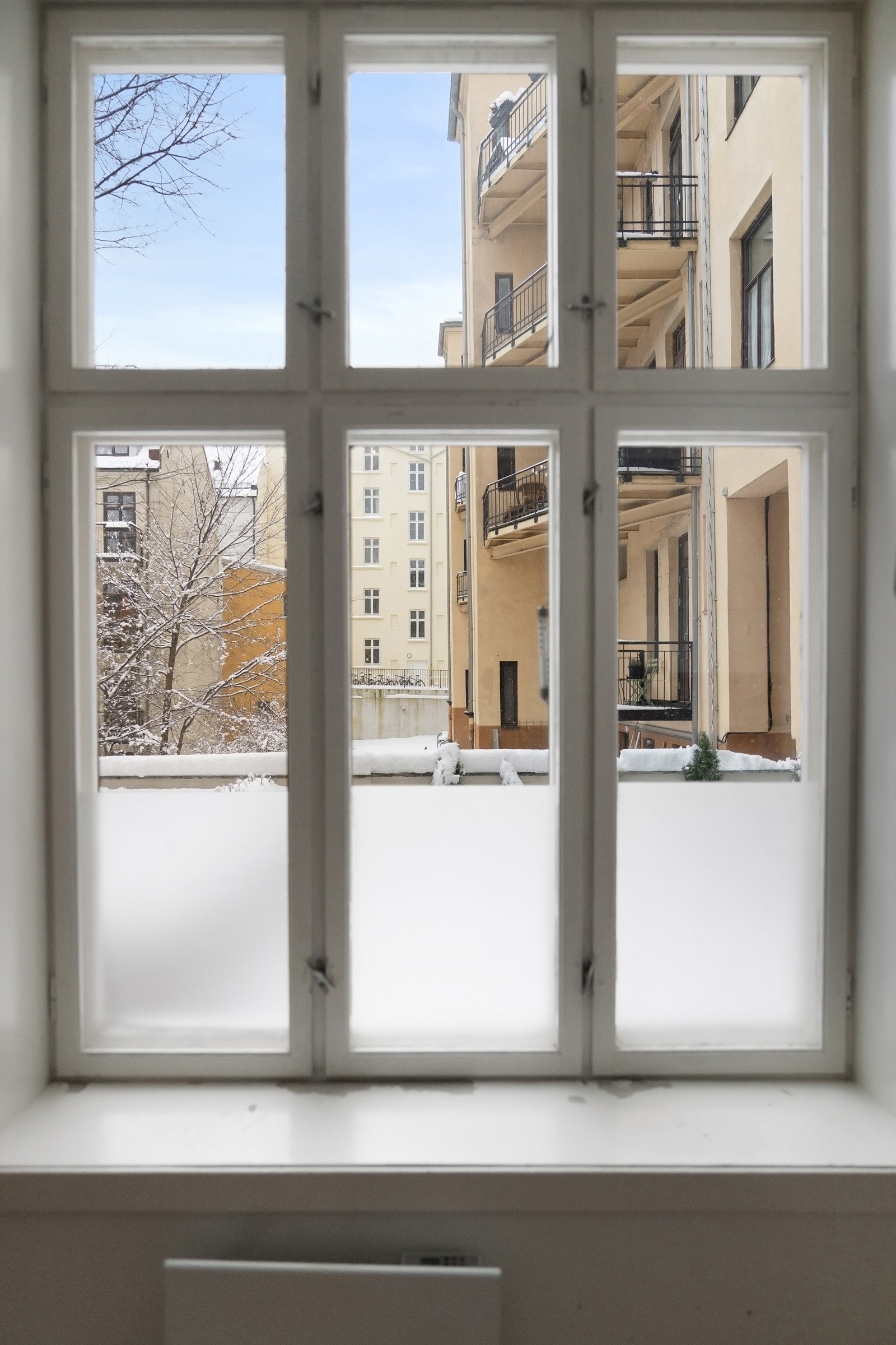 Gode vindusflater gir pent utsyn og mye lys inn Galleribilde