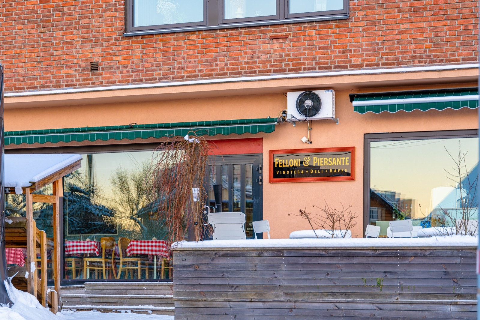 Det er flere hyggelige restauranter i nærheten. Galleribilde