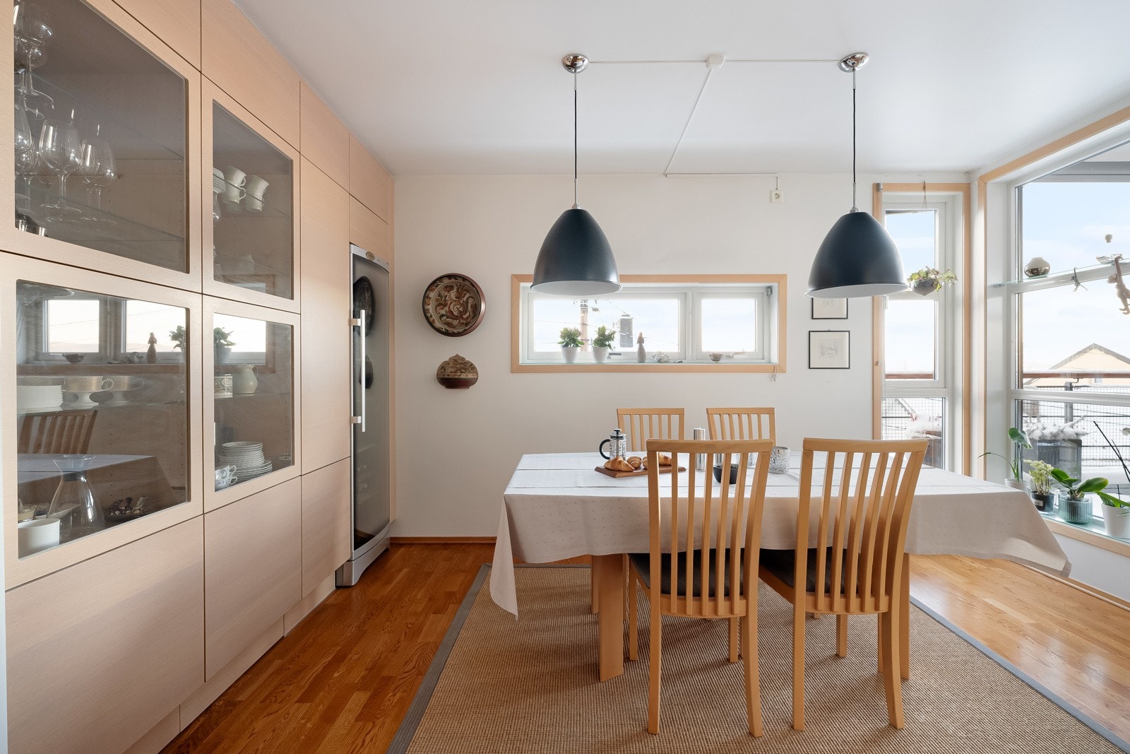 I rommet er det god plass til et større spisebord. Galleribilde