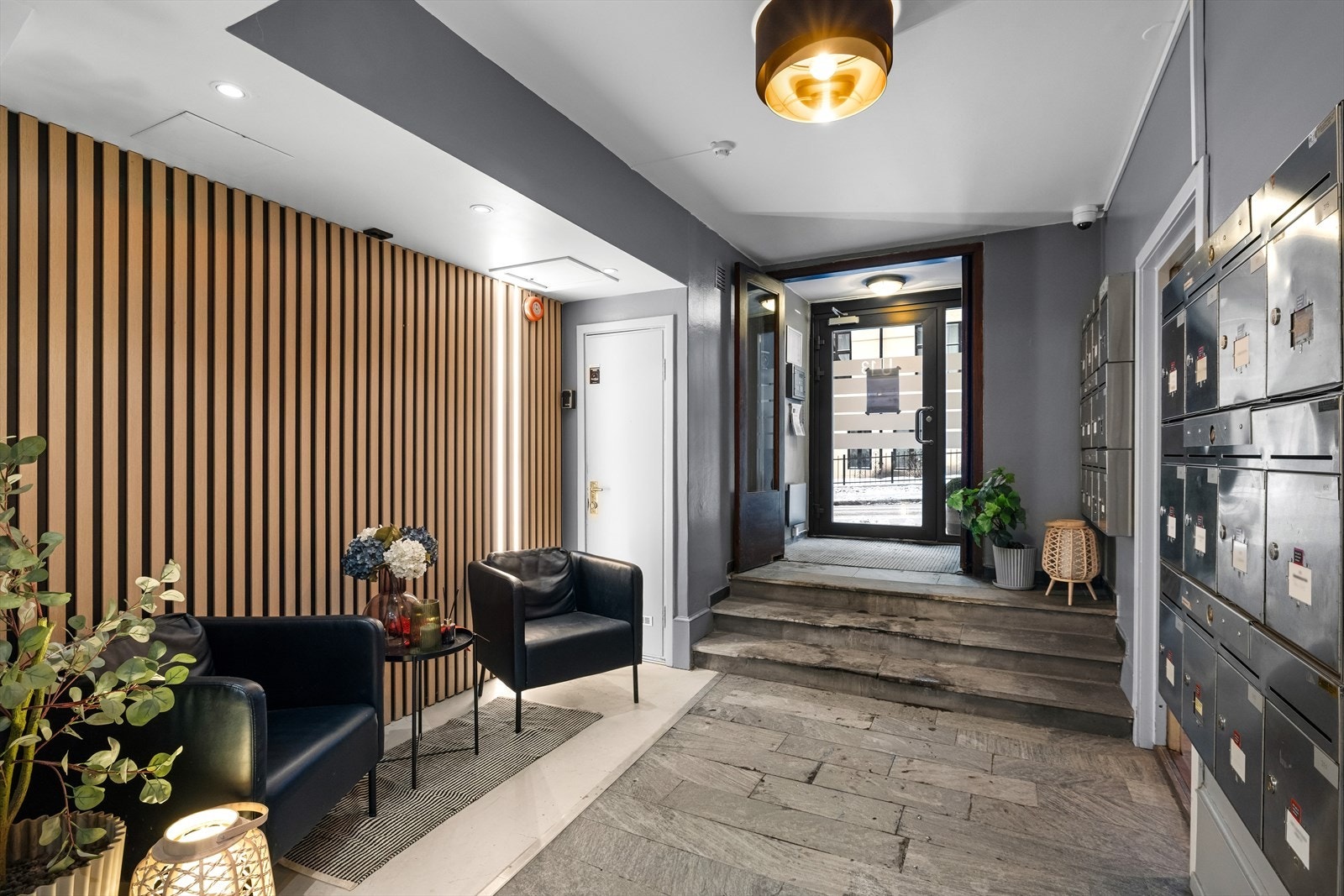 Imøtekommende inngangsparti i Uranienborgveien 13. Galleribilde