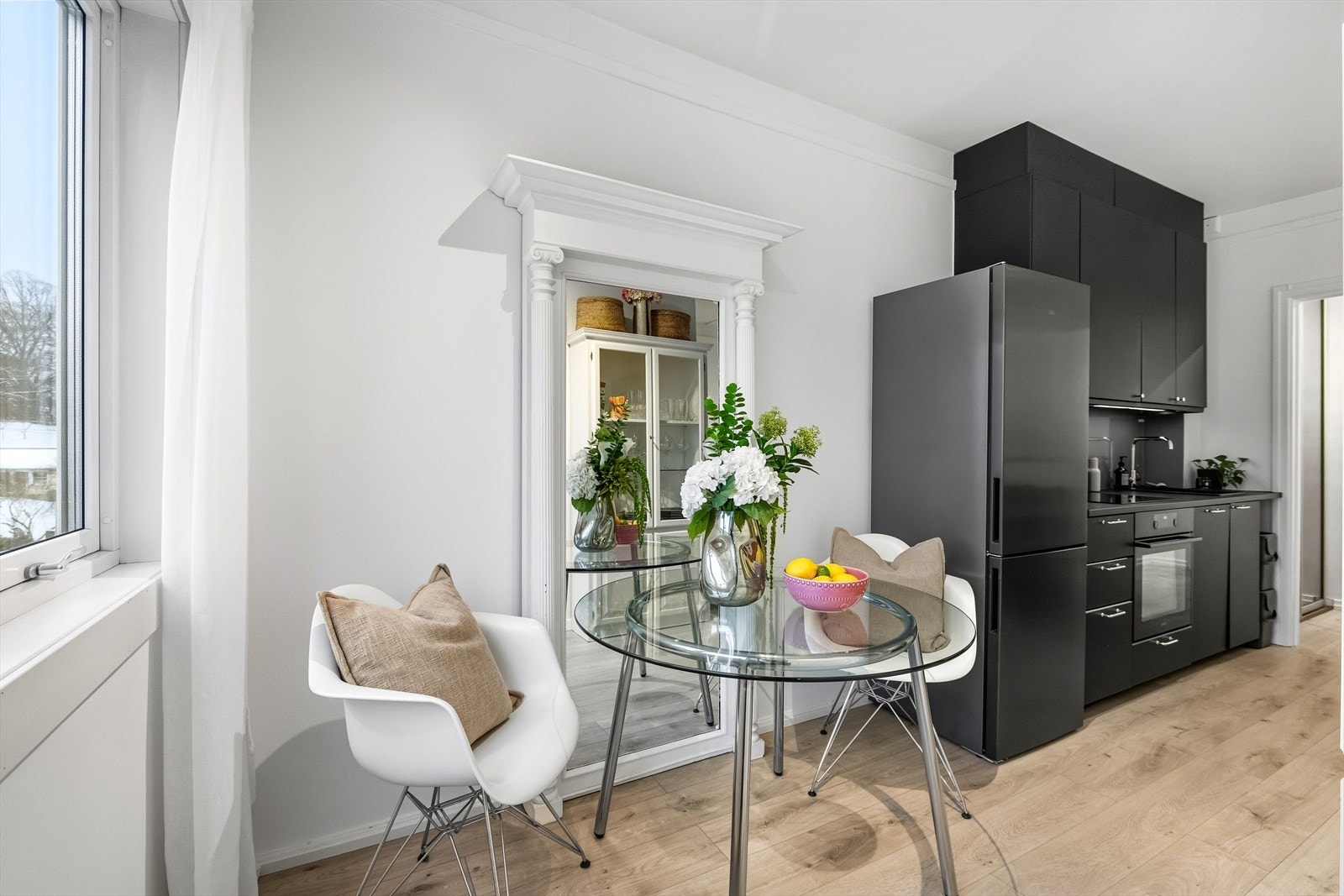 En moderne leilighet i beliggende i populær funkisgård attraktivt til på Uranienborg. Galleribilde