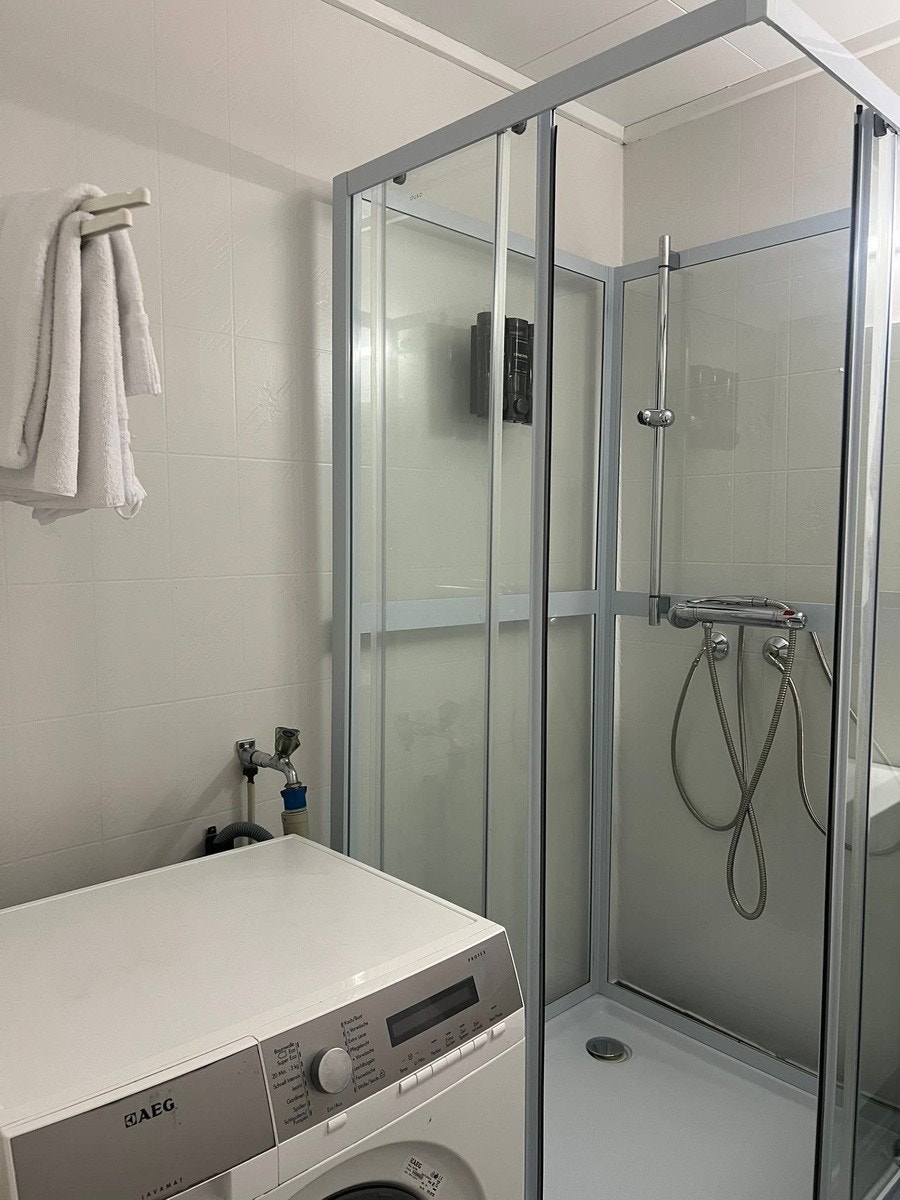 Badet med vaskemaskinen Galleribilde