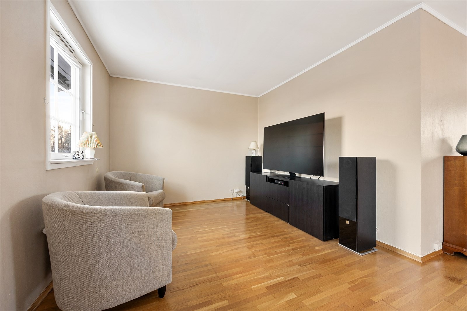 En egen krok gir rom for en TV-avdeling. Galleribilde