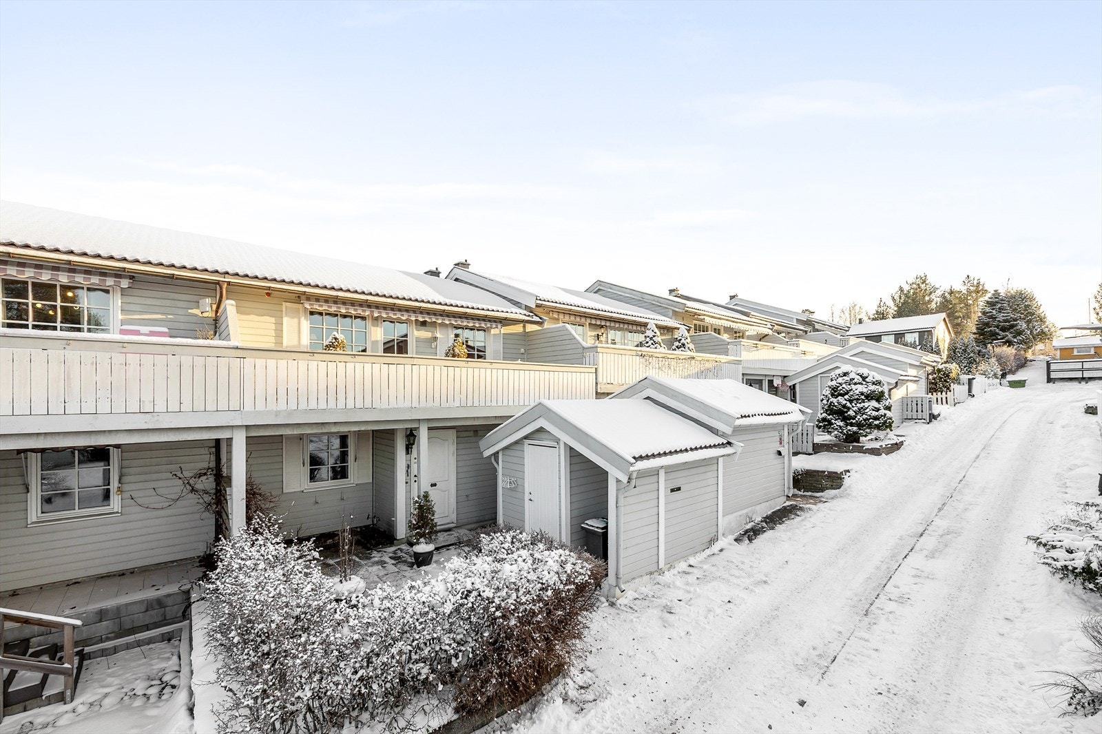 Boligen ligger i et etablert og barnevennlig boligområde. Galleribilde