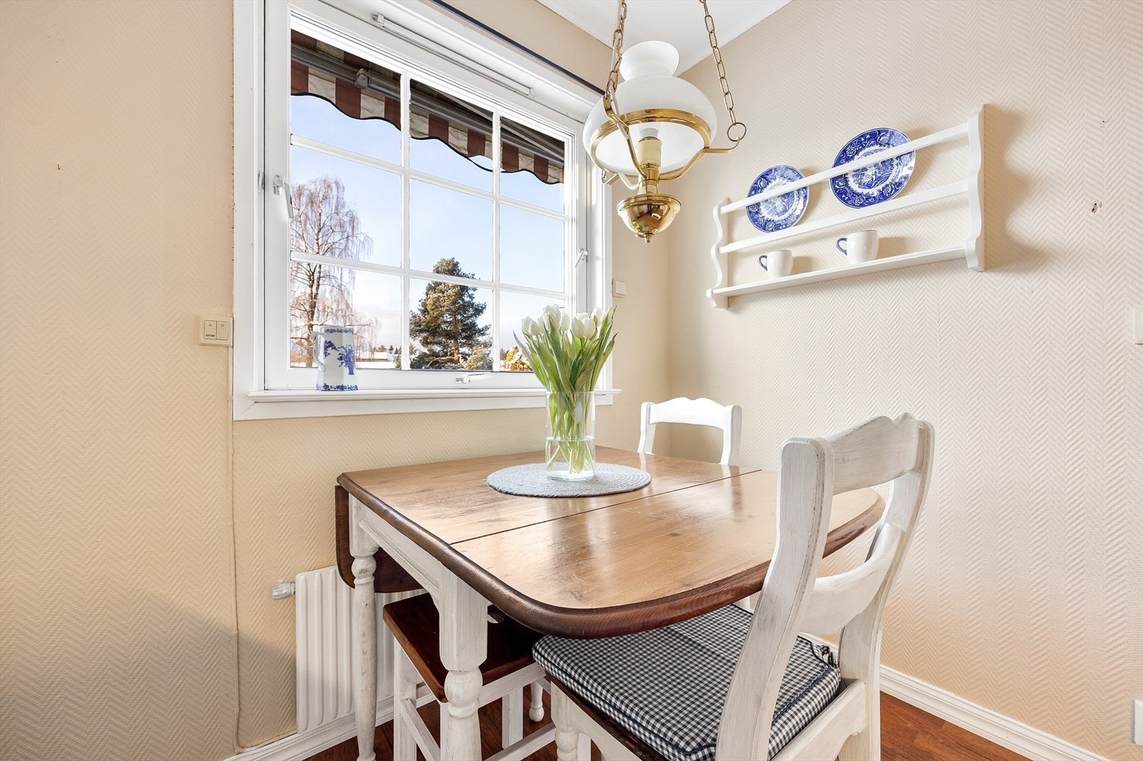 Spiseplassen er et lyst og trivelig sted for frokosten. Galleribilde