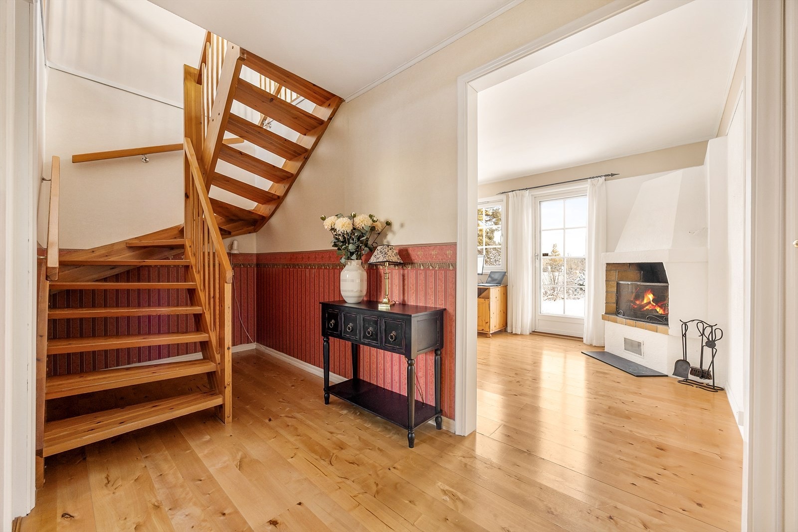 Gangen gir tilgang til soverommene og har en åpen løsning mot trappen. Galleribilde