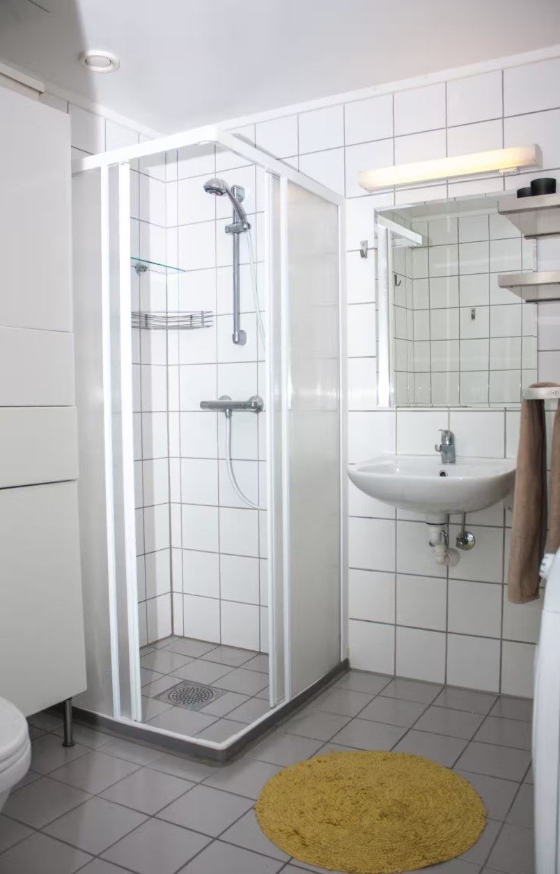 Bad med vaskemaskin Galleribilde