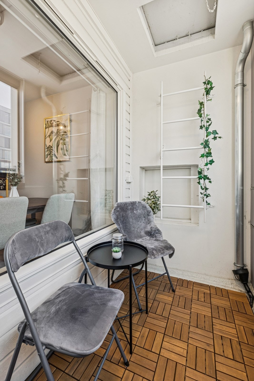 Balkongen ble rehabilitert av borettslaget i 2014/2015. I samme periode ble det utført flere større rehabilteringsarbeider i borettslaget. Galleribilde